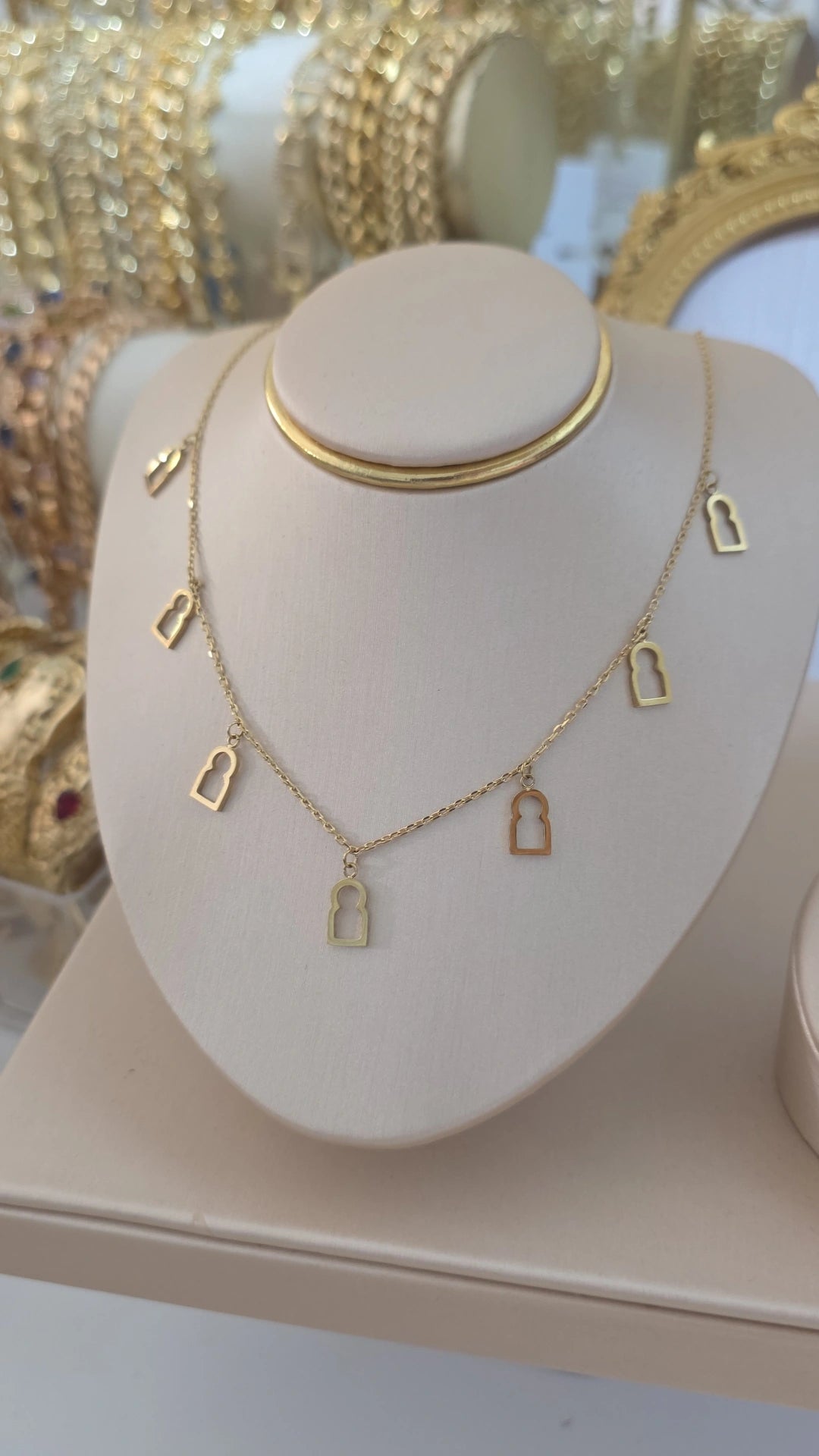 Collar bab mansour Ag