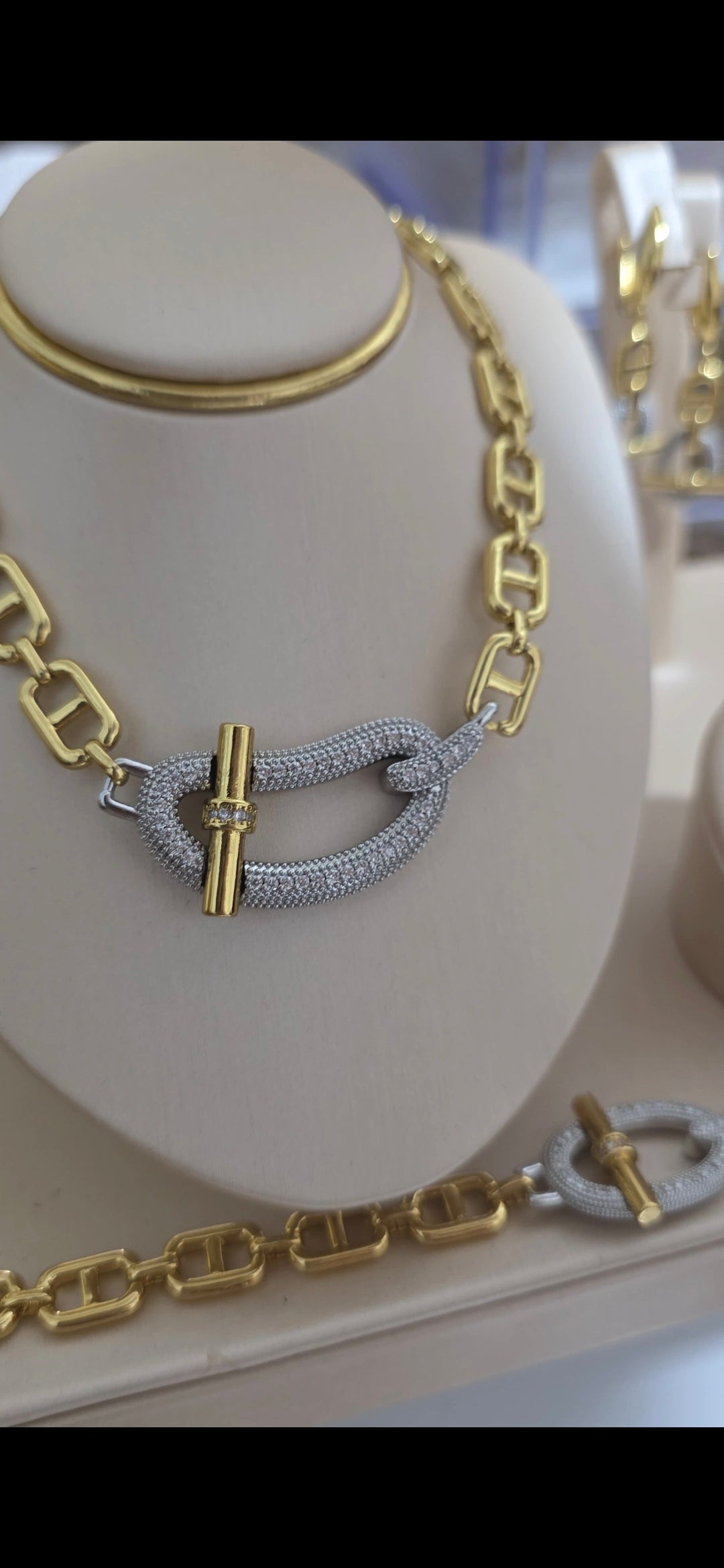 Conjunto elegante bañado en oro