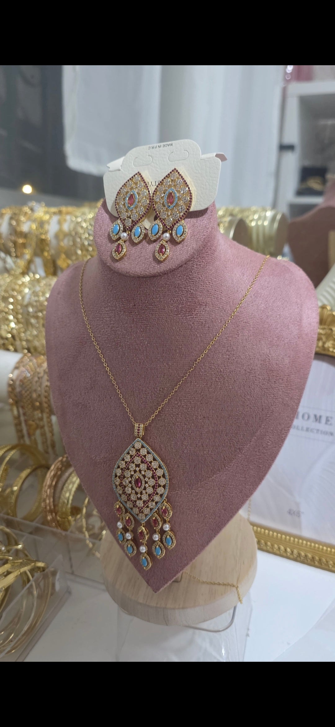 Conjunto elegante bañado en oro