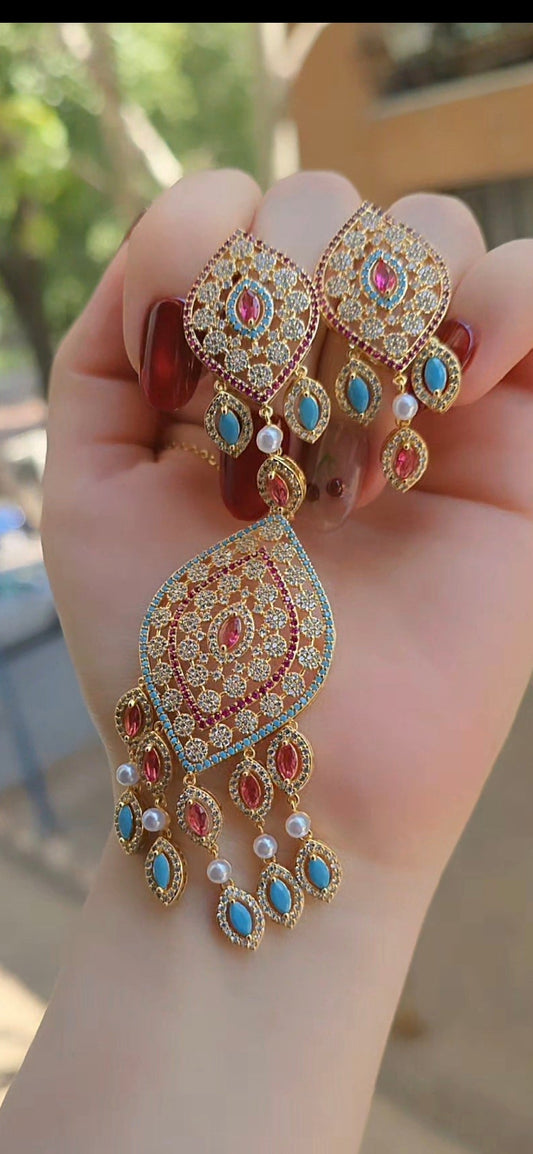 Conjunto elegante bañado en oro