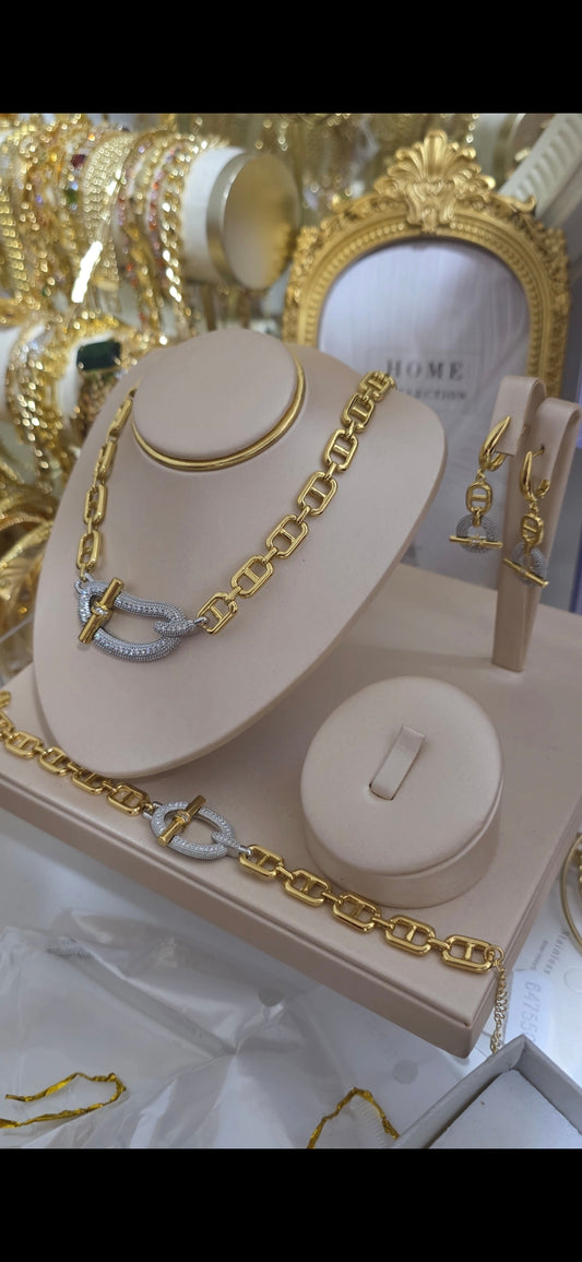 Conjunto elegante bañado en oro